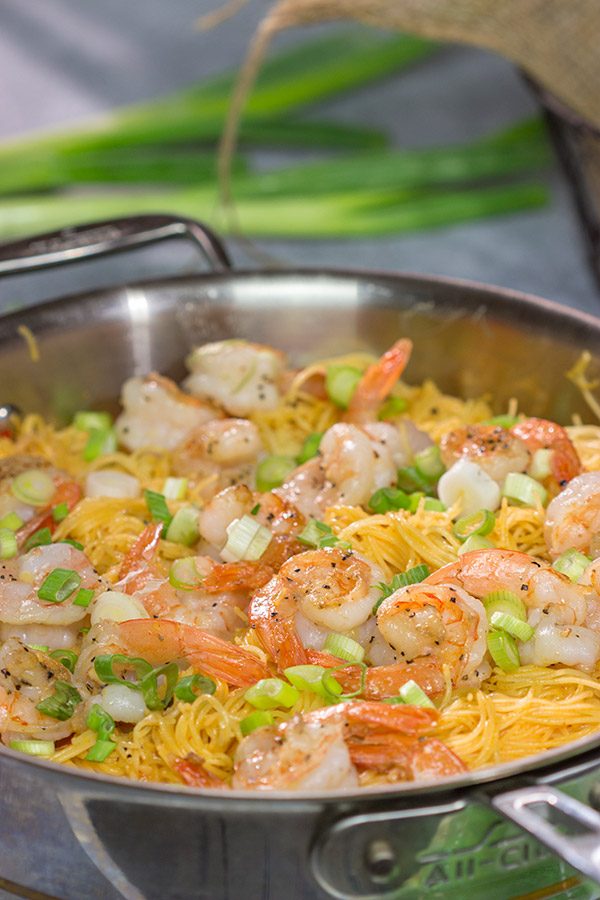 Bored with the weeknight dinner routine?  This Bang Bang Shrimp Pasta comes together in a flash, and it's packed with delicious layers of flavor!  Put it on the menu this week!